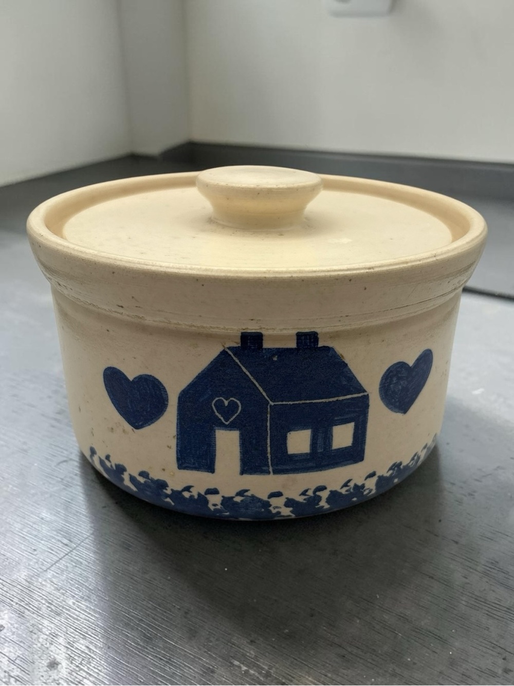 Vintage Robinson Ransbottom Stoneware Crock, w/ Lid - Home & Heart Pattern EUC